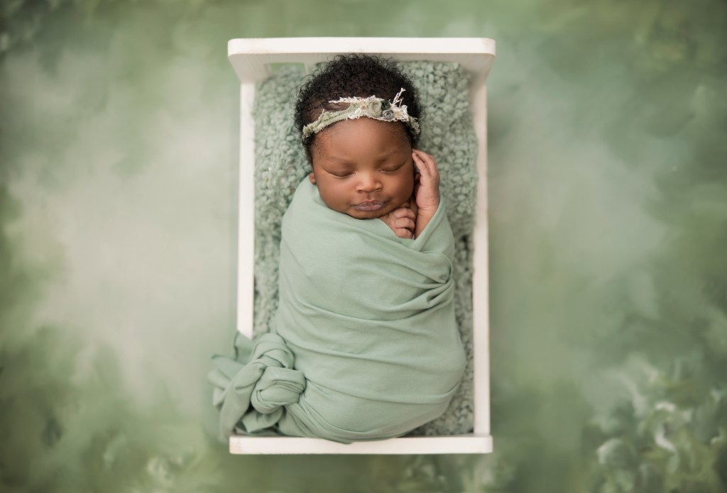 Tips for Scheduling a Newborn&nbsp;Session: